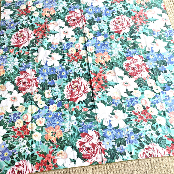 Vintage 1980s tablecloth floral motif green blue pink peach cottage farmhouse - Picture 2 of 6